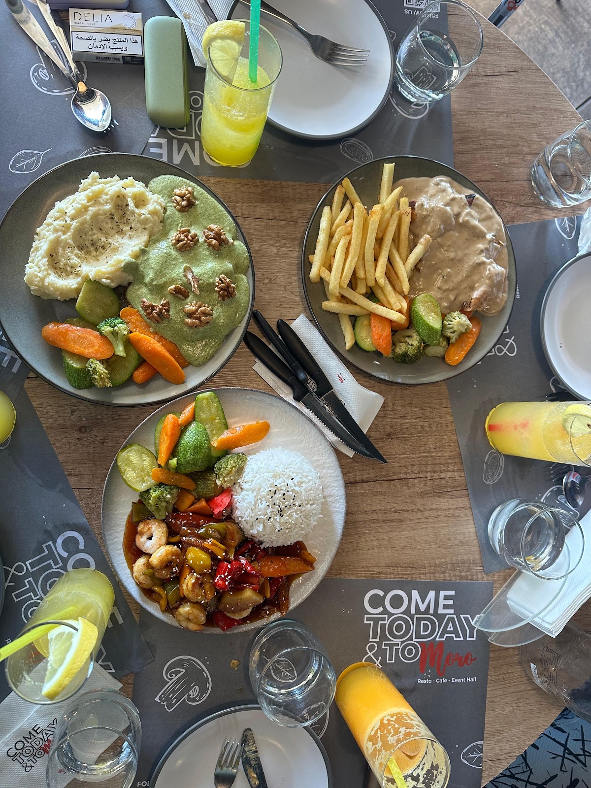 Moro Resto Cafe — photograph 6