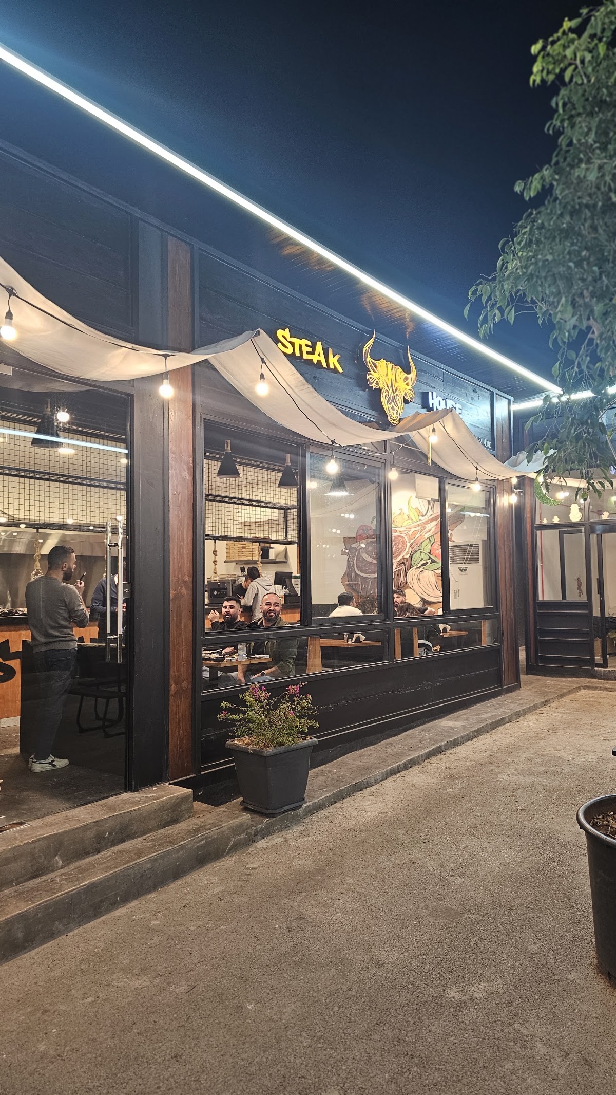 Steak House — photograph 3