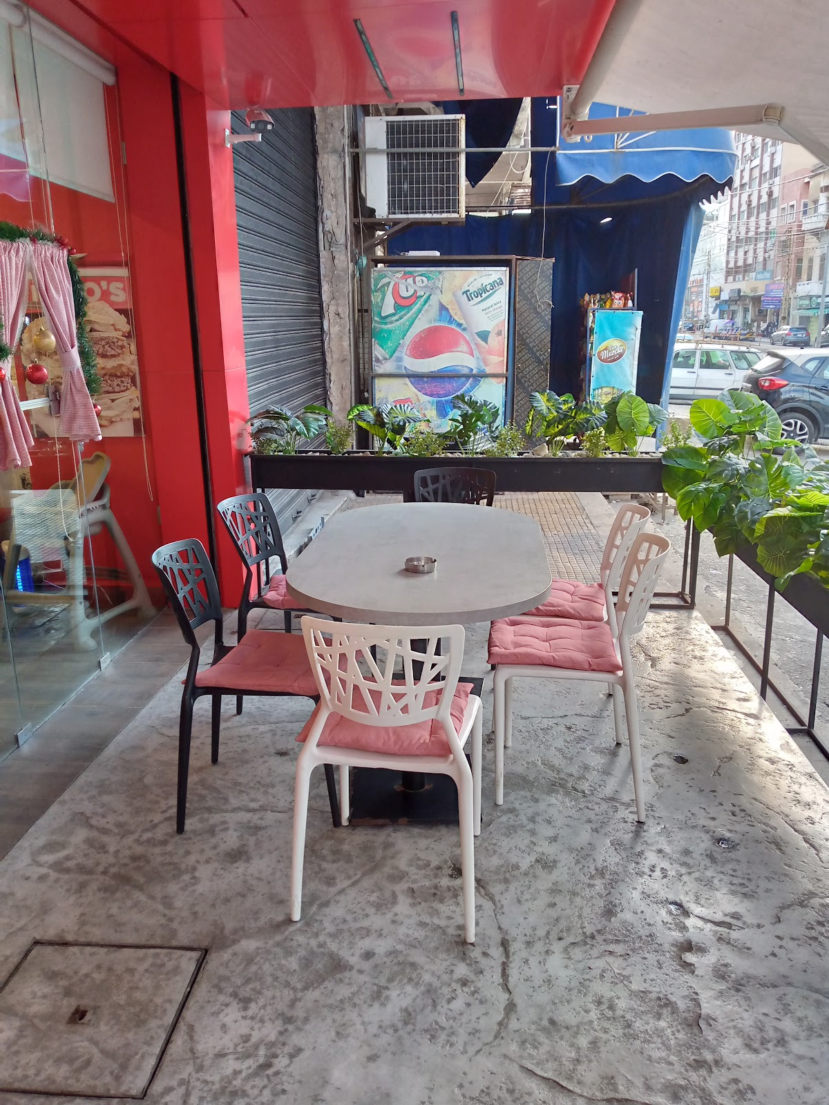 Mido's Sandwiches & Burgers - Saida