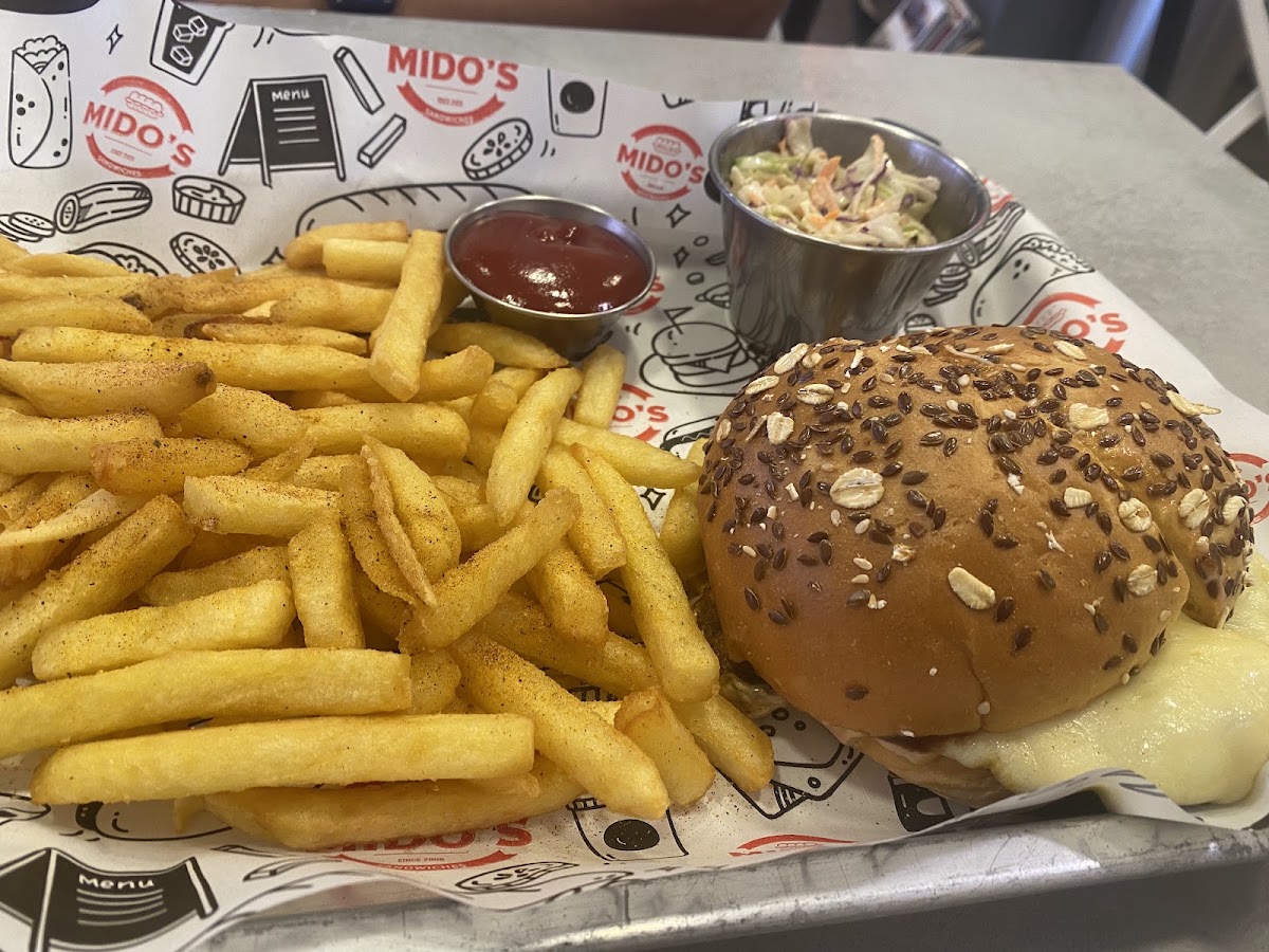 Mido's Sandwiches & Burgers - Saida — photograph 4
