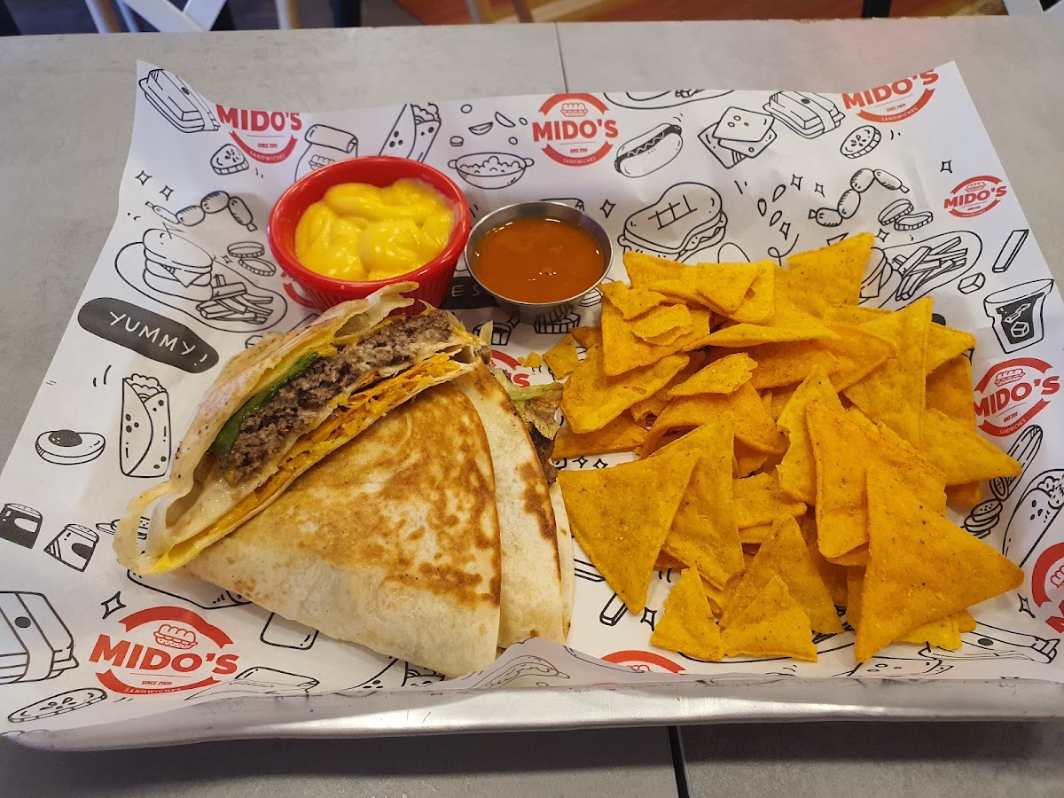 Mido's Sandwiches & Burgers - Saida — photograph 6