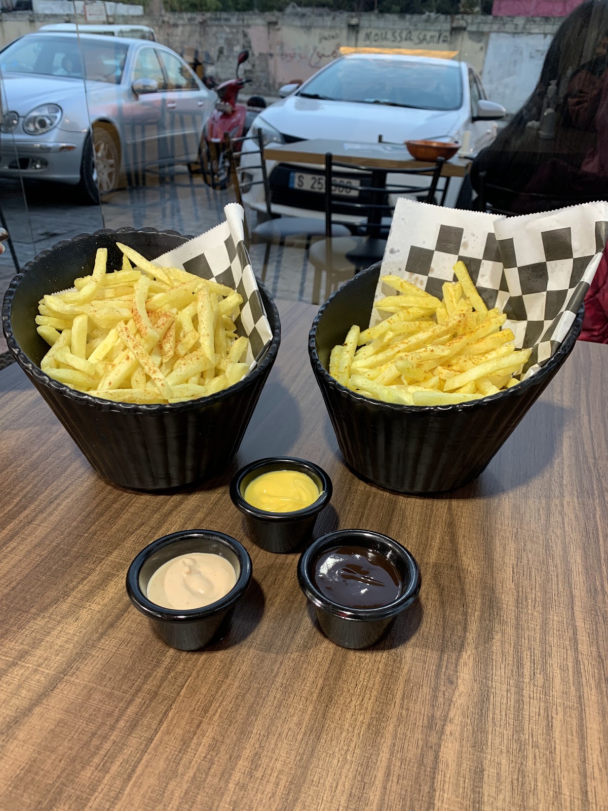 Shaggy's — photograph 4