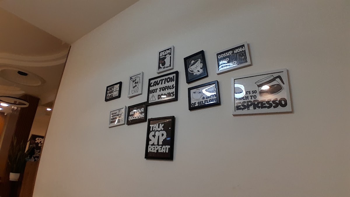 J Café - coffee shop — photograph 3