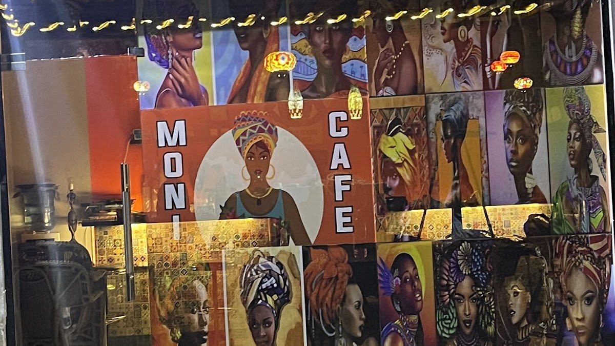 Moni Cafe — photograph 3