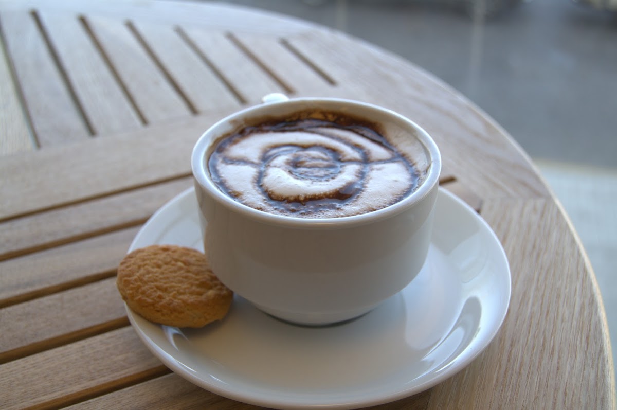 flow cafe — photograph 2