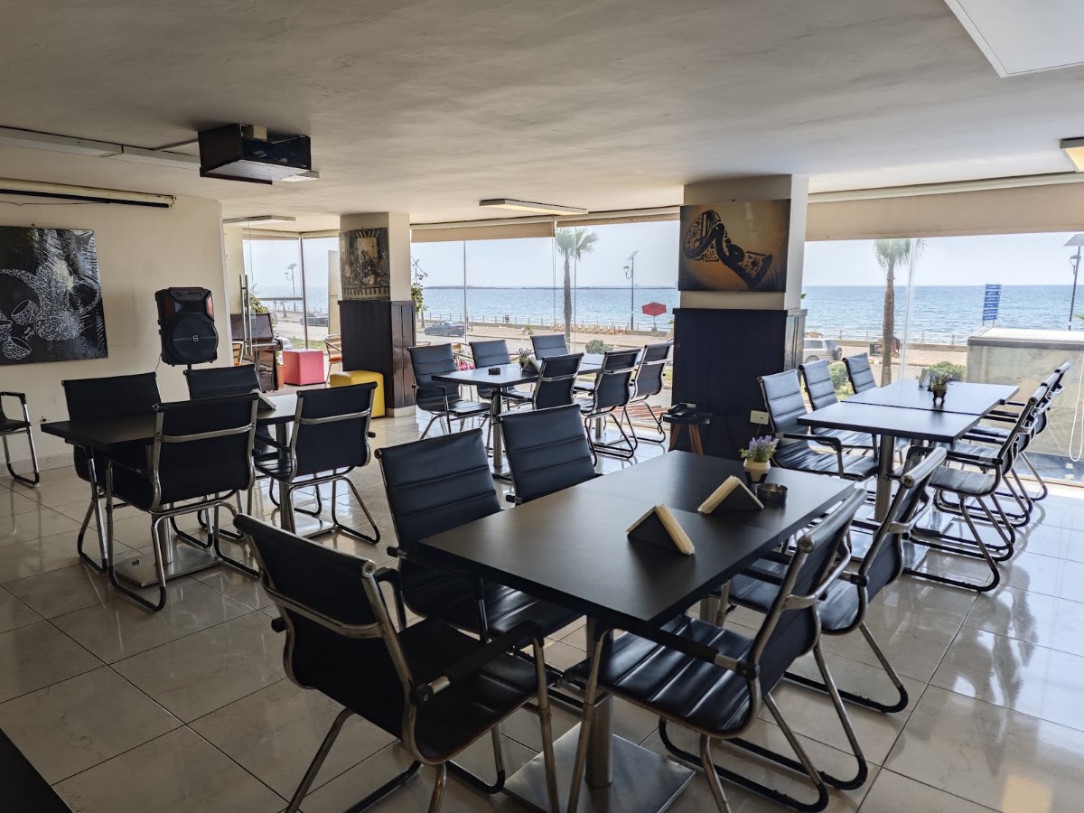 flow cafe — photograph 4