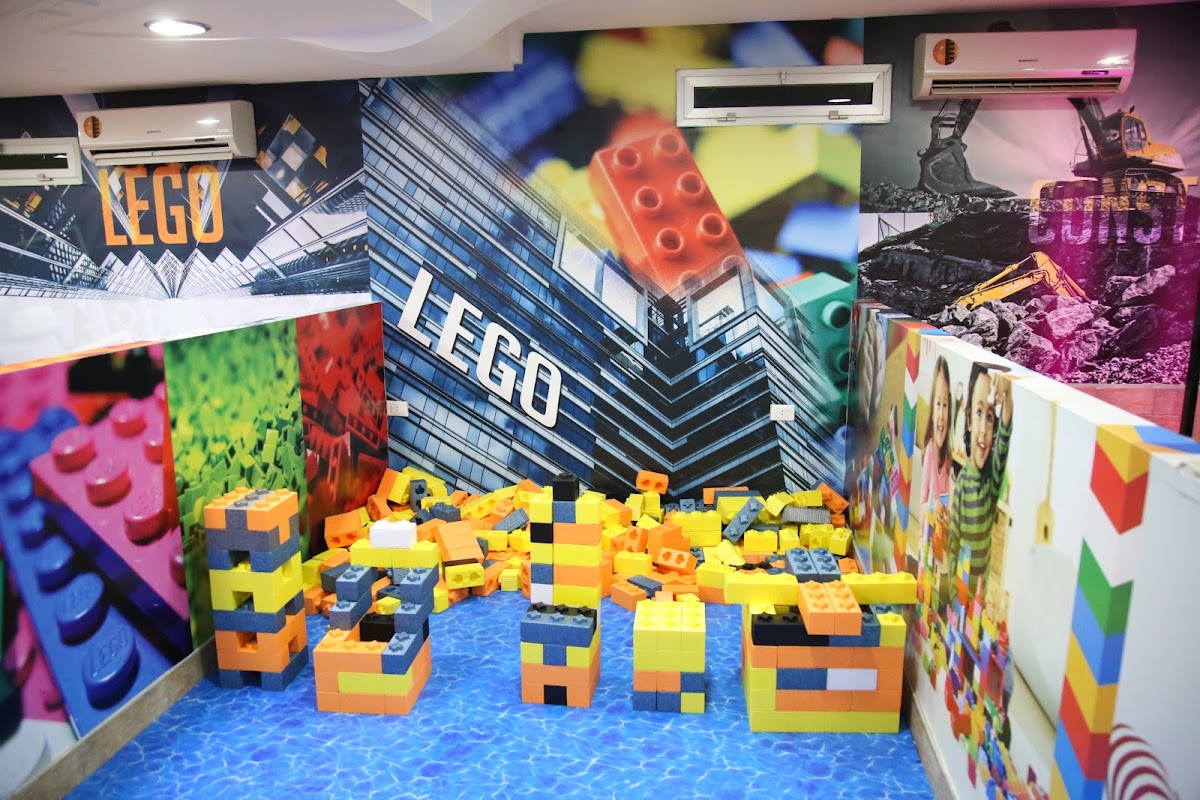HUMPTY DUMPTY KIDS ZONE — photograph 4