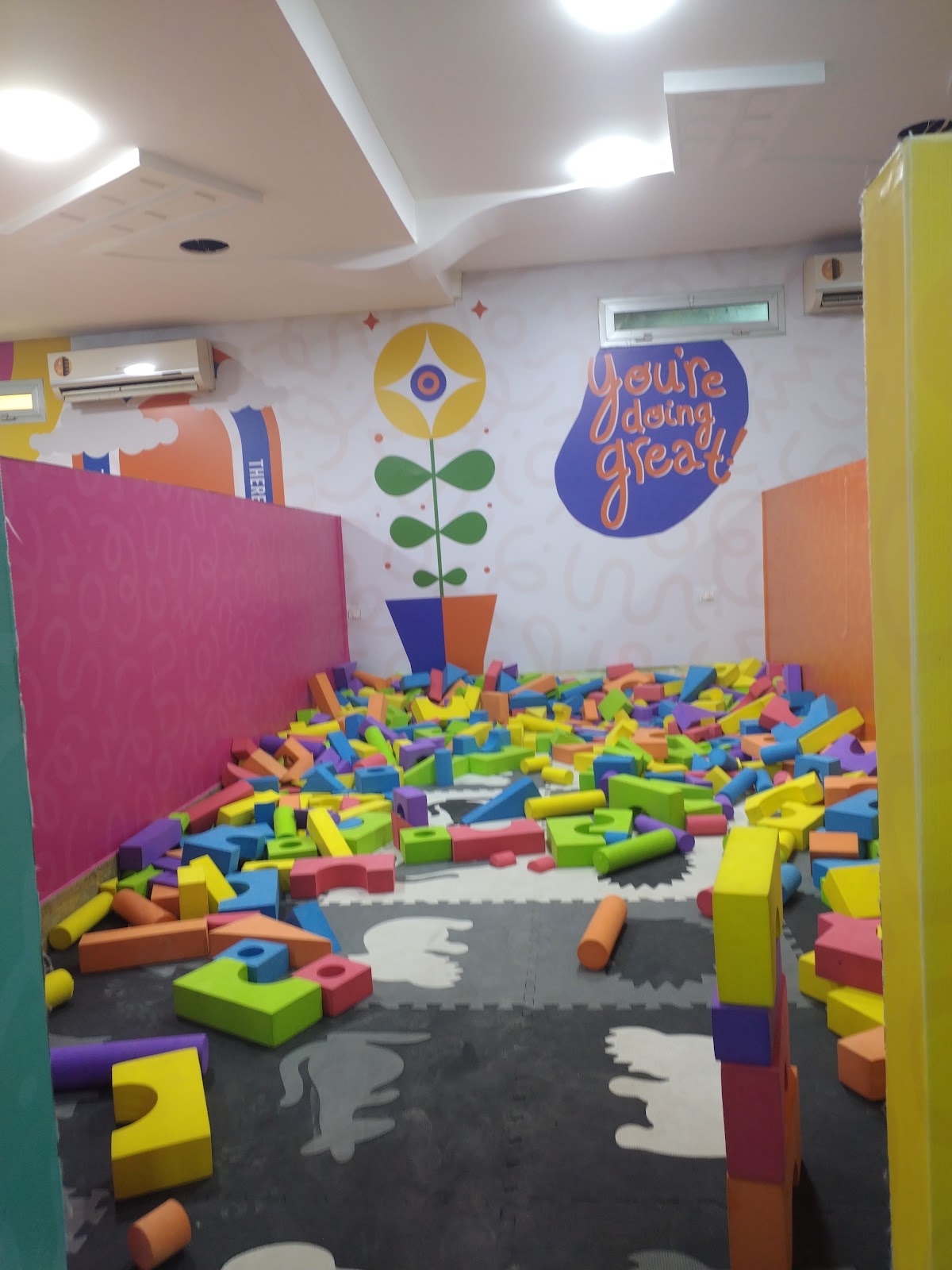 HUMPTY DUMPTY KIDS ZONE — photograph 6