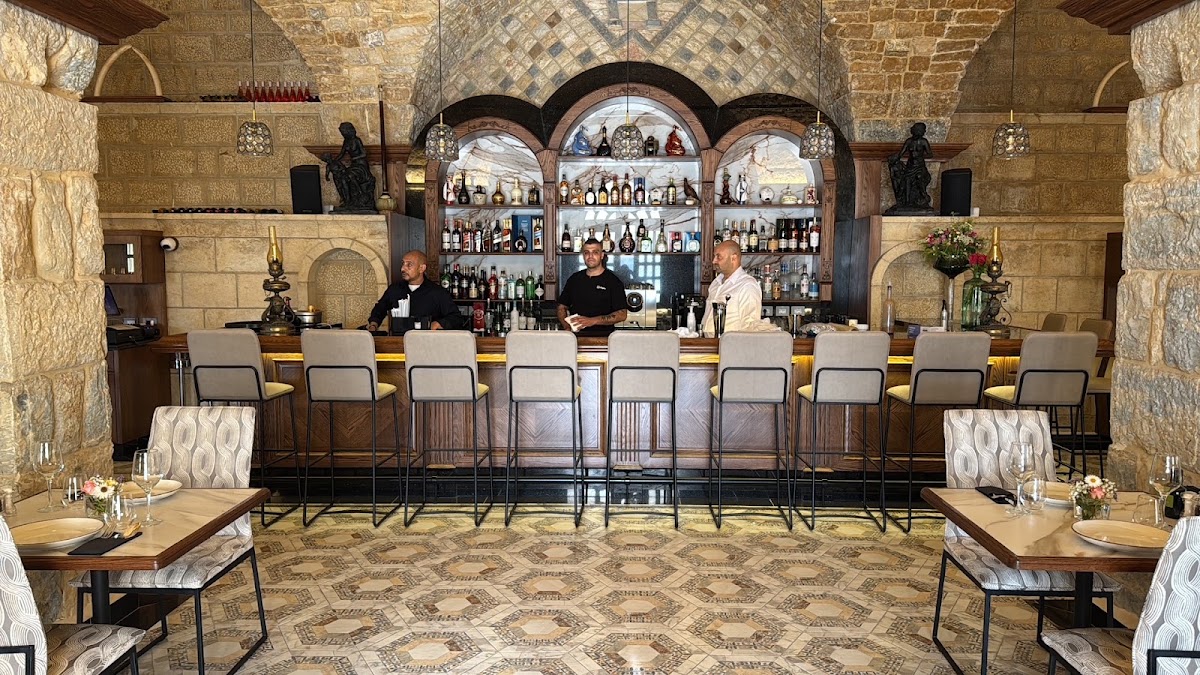 La Voute Resto Bar — photograph 2