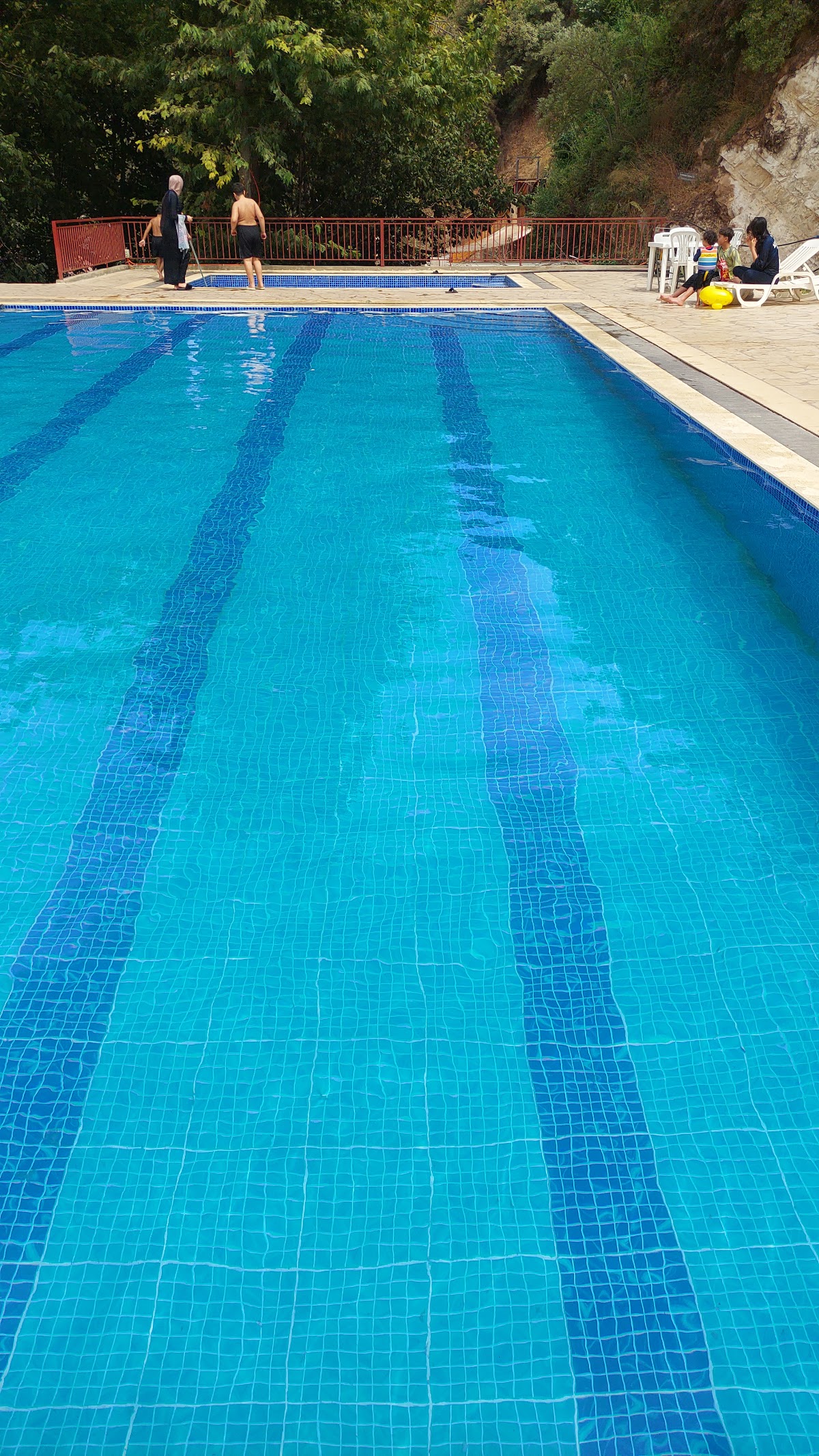 بحيرة عيون السمك بطرماز الضنية — photograph 2