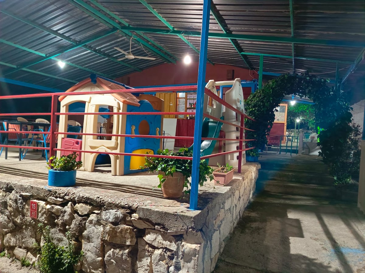 SuperStop Restaurant — photograph 4