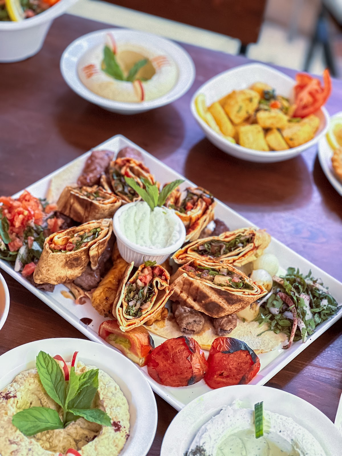 Al Tahouneh Restaurant — photograph 2