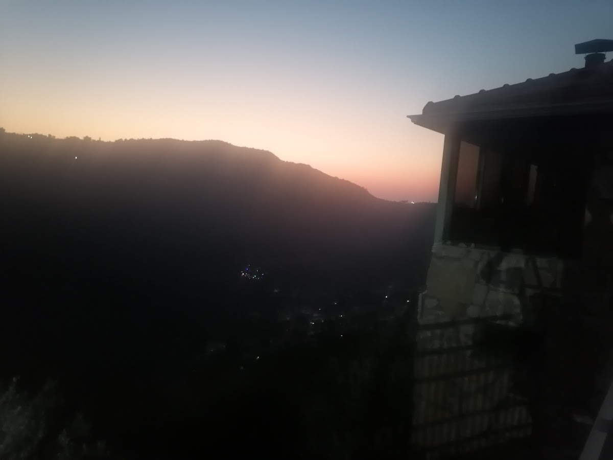 Hill View — photograph 4