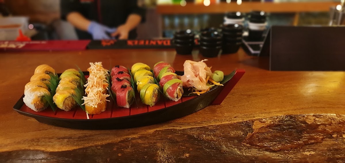 Redwood sushi and international cuisine — photograph 2