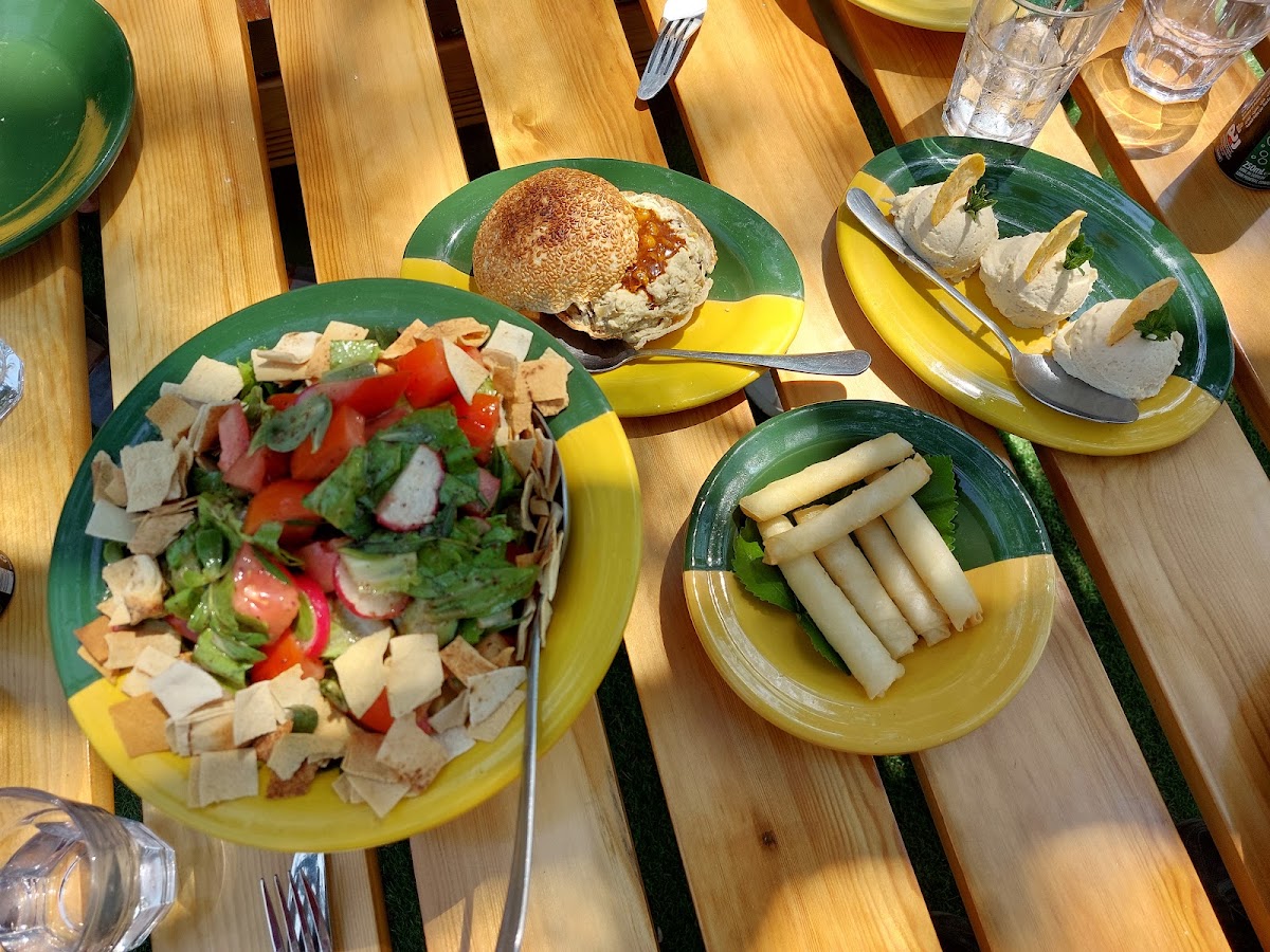 Em Boutros Le Restaurant — photograph 2