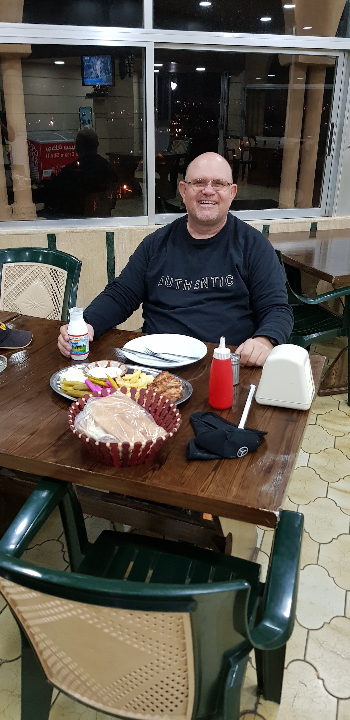 Al-Ghoroub Restaurant — photograph 4