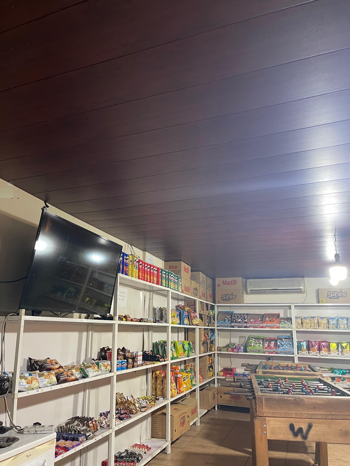 M & m Cafe Lounge — photograph 2