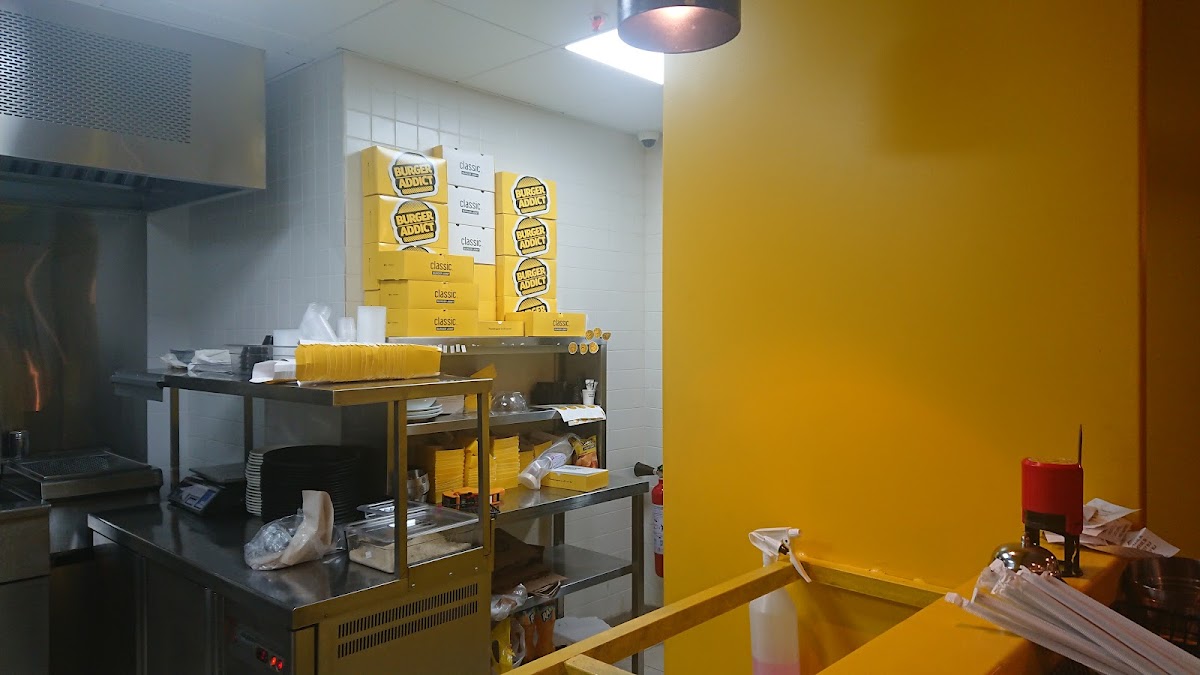 Classic Burger Joint — photograph 5