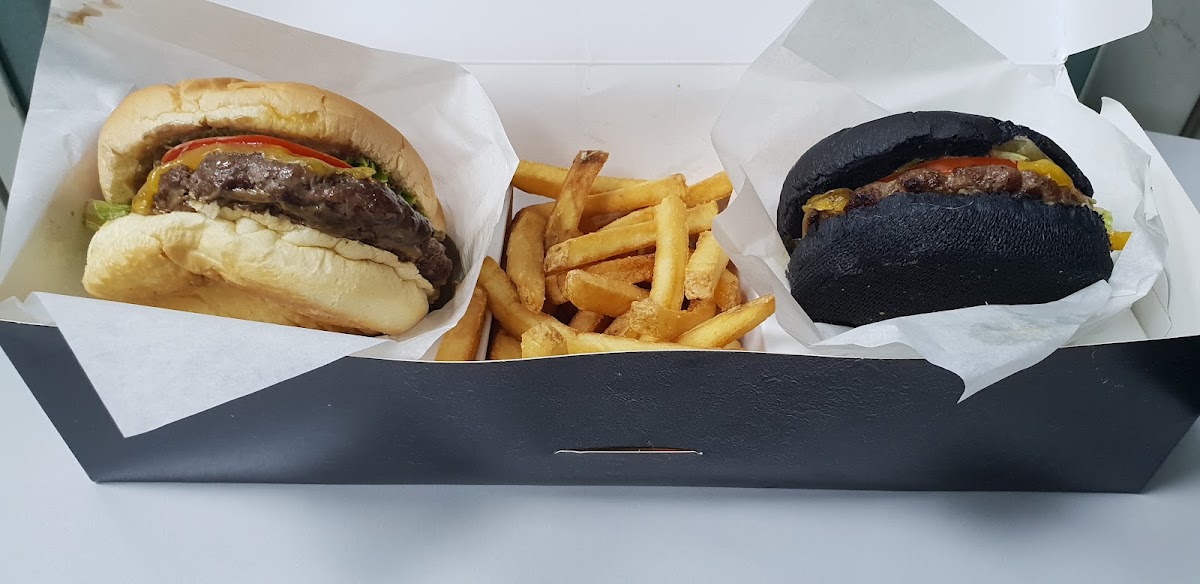 Roadster Diner — photograph 2
