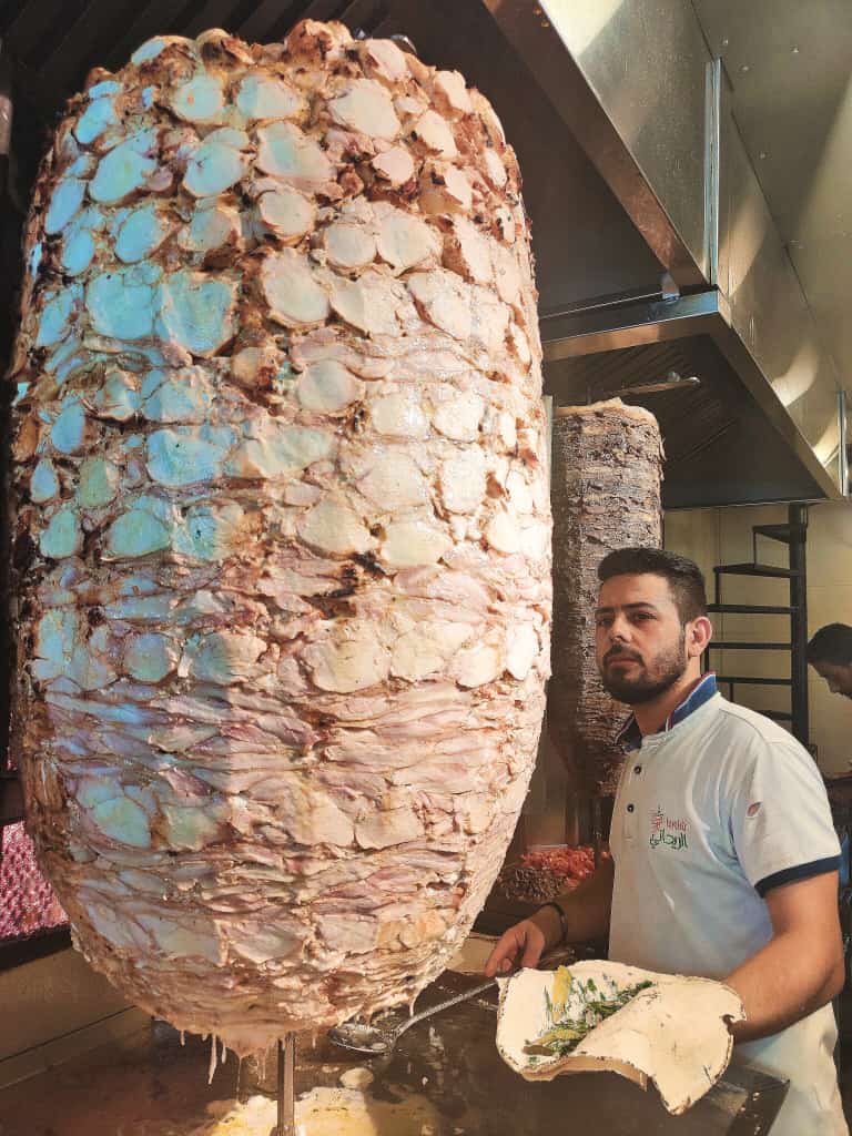 شباب الضيعة كافيه - أبو عزام