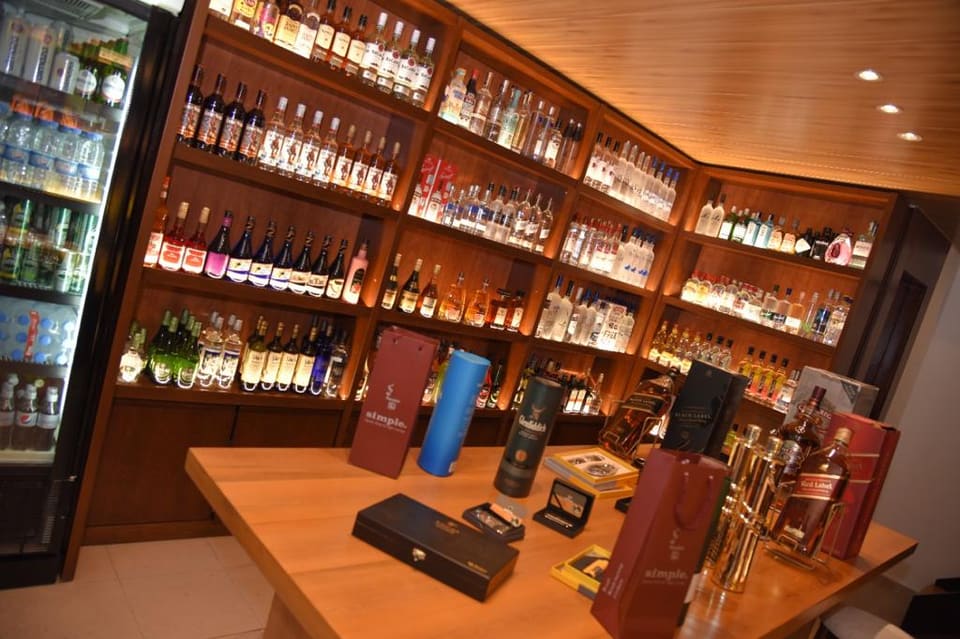 Simple.shop.lounge