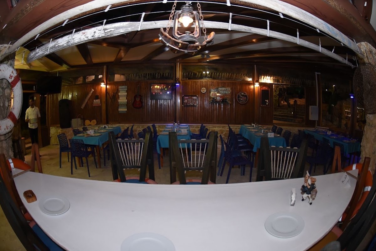 Laguna Restaurant — photograph 3