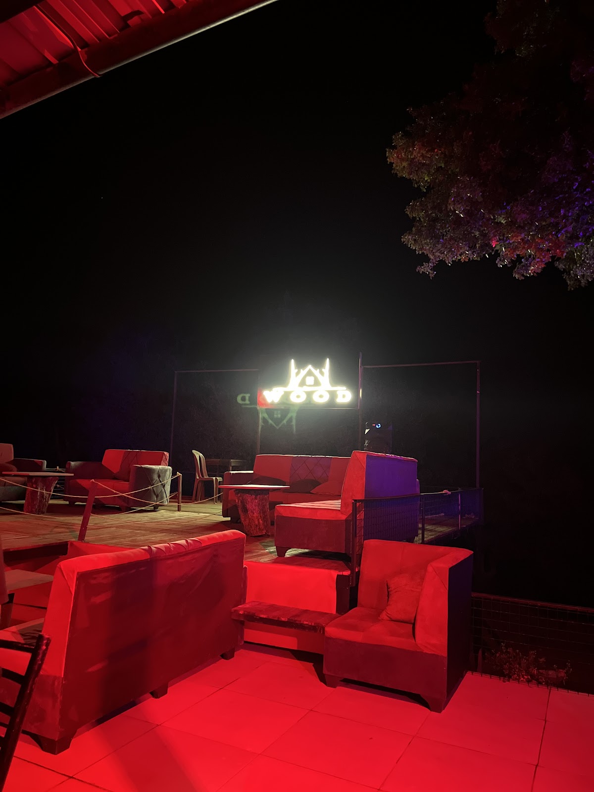 Wood resto-pub — photograph 2
