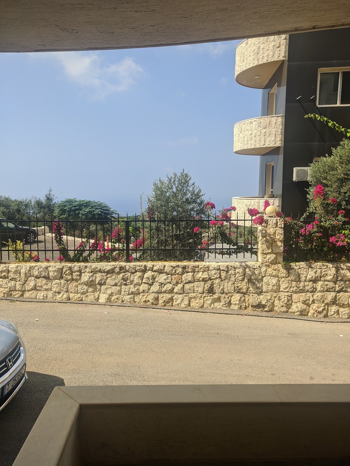 Fares Residence — photograph 2